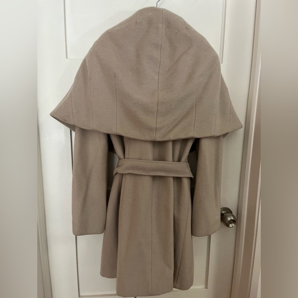 Tahari mid length winter coat - Picture 3 of 5